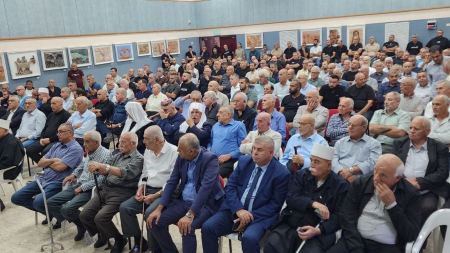 راية الصلح بين عائلتي أبو الهيجاء وعياشي في مدينة طمرة